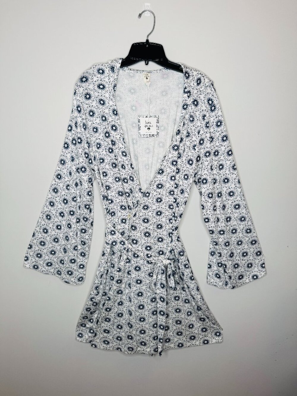 NWT Kate Quinn Compass Robe Womens L/XL White Blue Long Sleeve Hooded Ties Attac